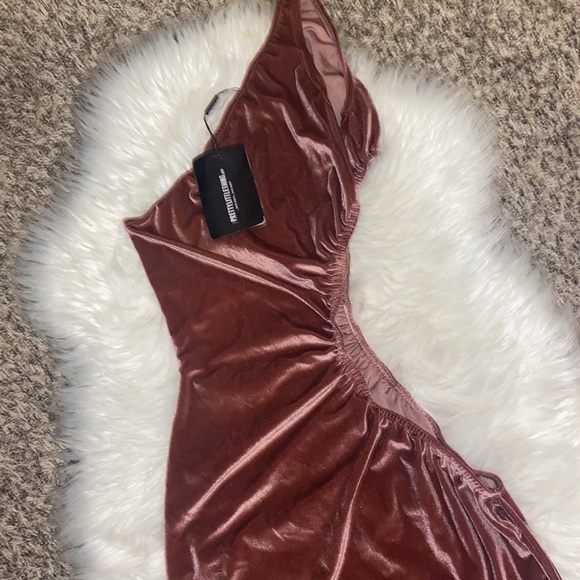 Pretty little thing dress - Picture 3 of 3